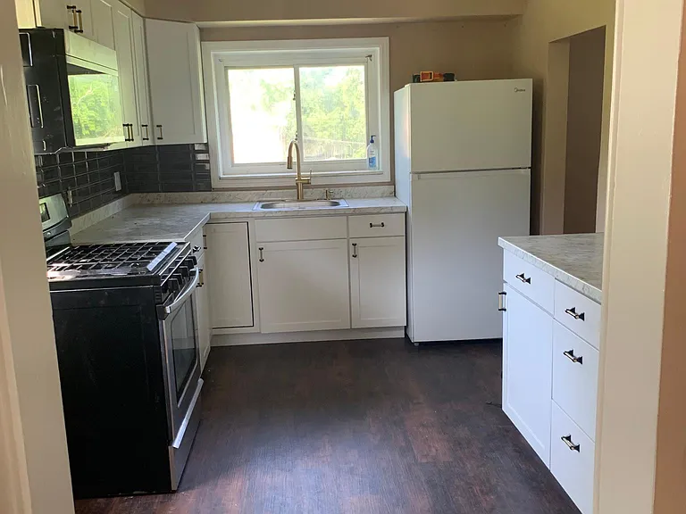 1410 Grant St N — Photo 8