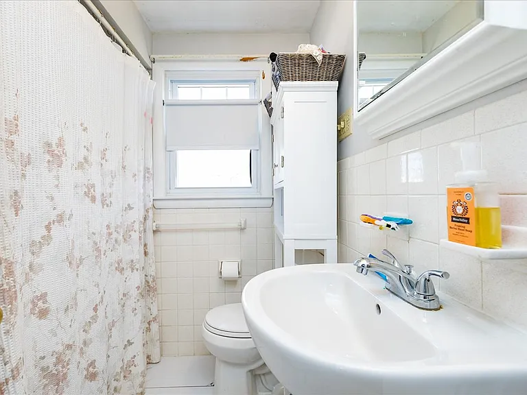 52 Albemarle Ave — Photo 16