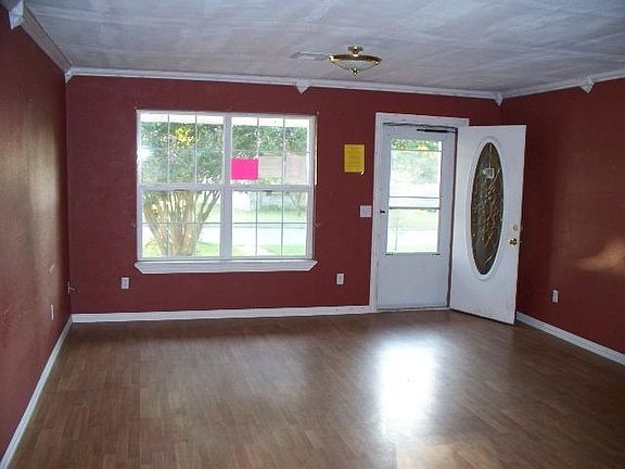 2nd image of 1404 S Walker Dr