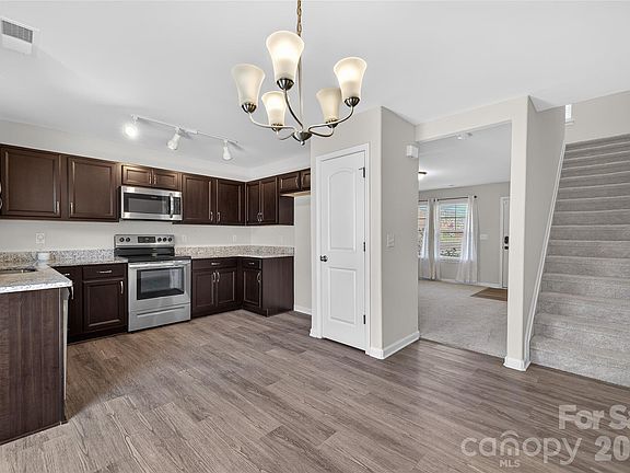 4th image of 128 Pleasant Hill St