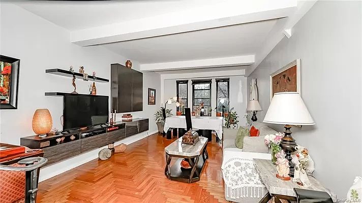 1st image of 70 Park Ter W APT E21