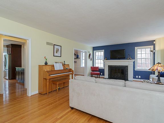 2nd image of 7624 Stanford Ave