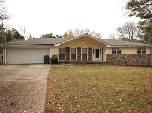 247 Sandra Dr, Lilburn, GA 30047
