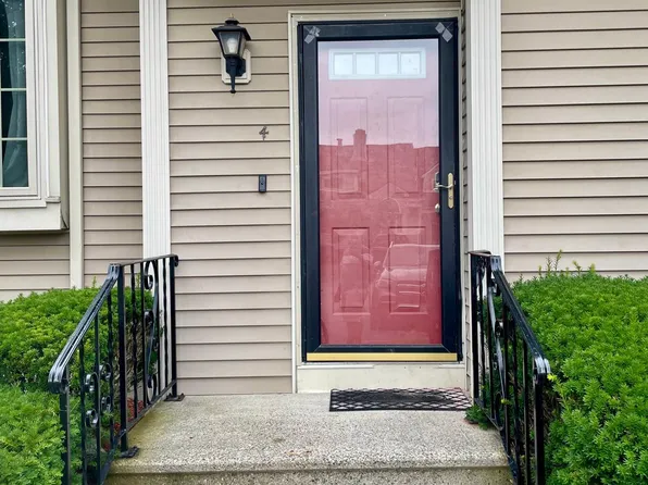 237 South St APT 4, Shrewsbury, MA 01545