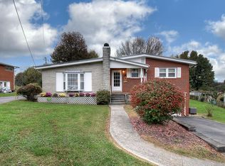 308 Amity Ln, Johnson City, TN 37601