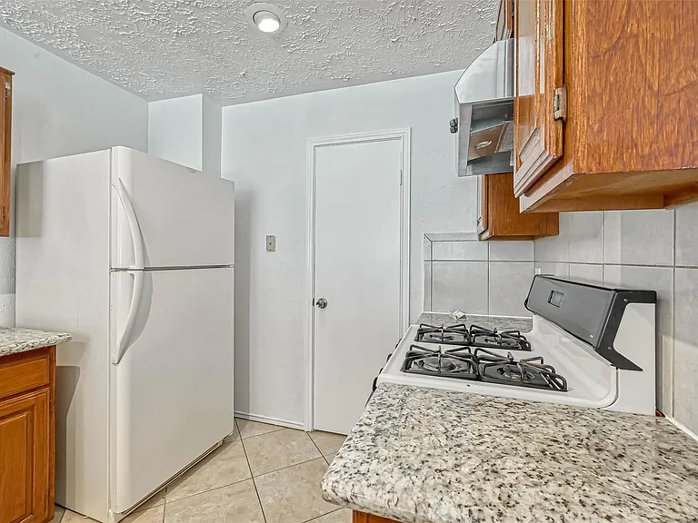 16319 La Luna Dr — Photo 18
