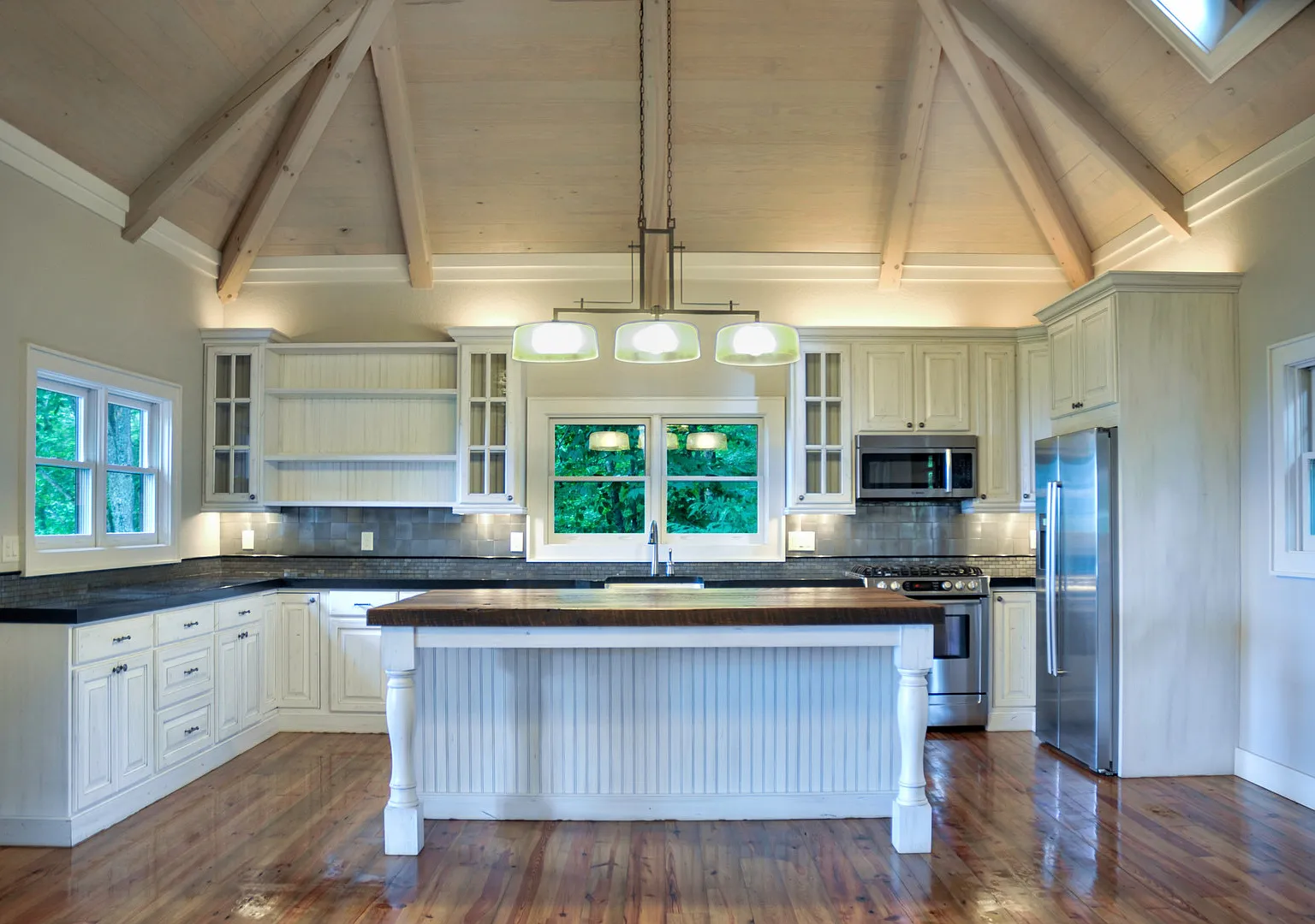Beautiful Mountain home in Balsam Mountain Preserve Community $3500 a month with year-long lease — Photo 4