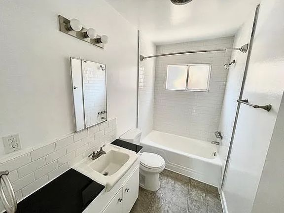 4th image of 915 N Spaulding Ave #4