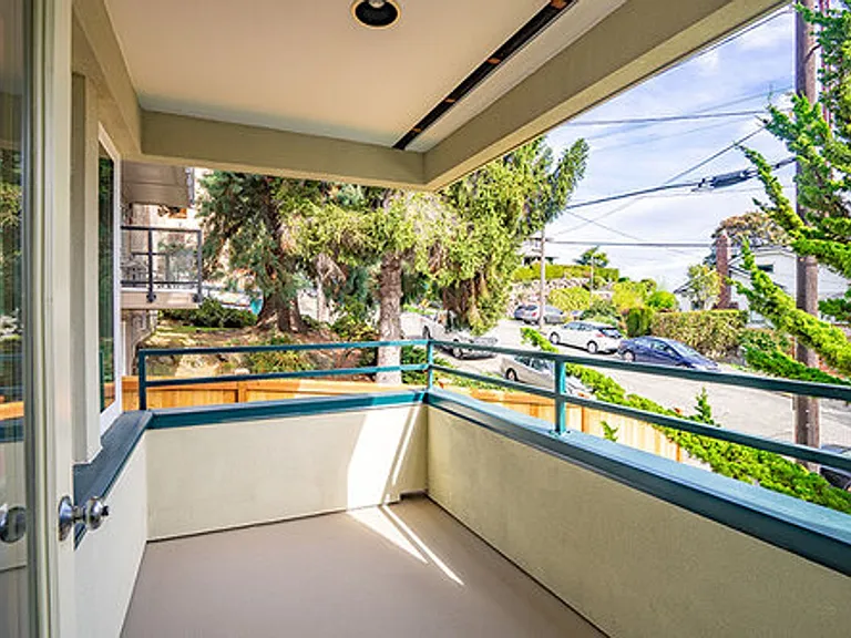6th Ave Apartments — Photo 8