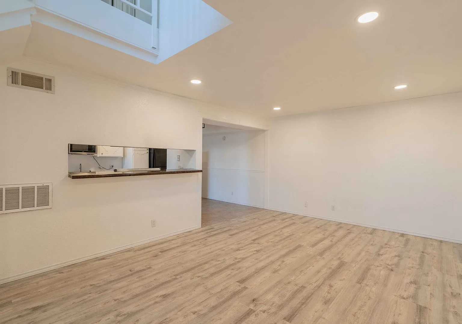 2 Bed | 2.5 Bath in Tulsa! — Photo 2