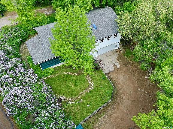 2nd image of 262 Raven AVENUE