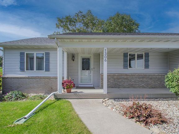 4th image of 1306 Davies COURT