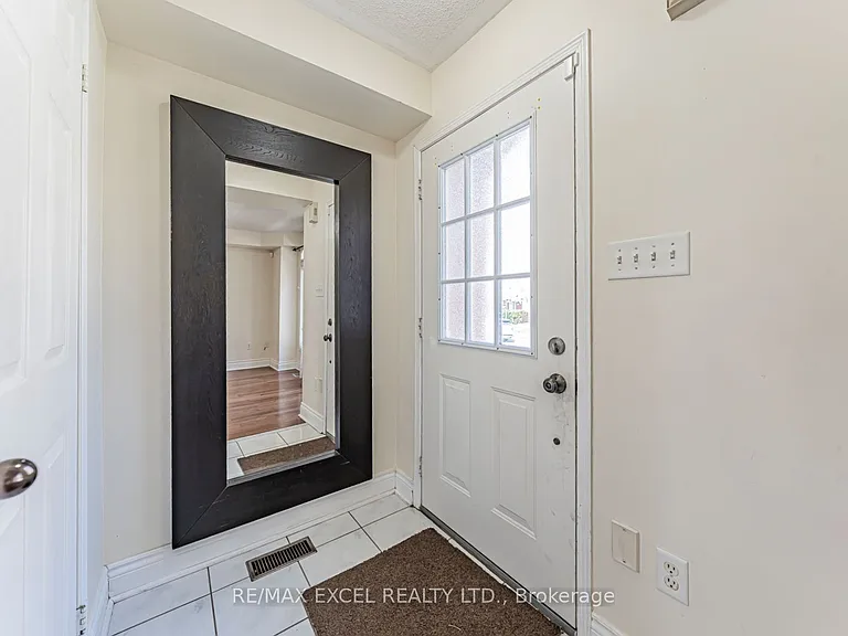 98 Georgian Dr — Photo 6