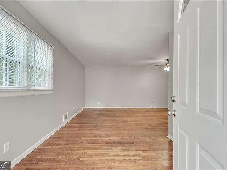 799 Marstevan Dr NE — Photo 4