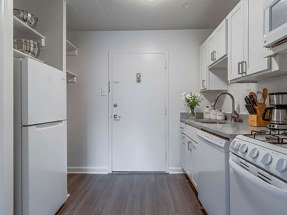 4th image of 311 W Franklin St APT 411