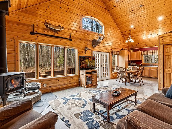 4th image of 39611 Wilderness Ln