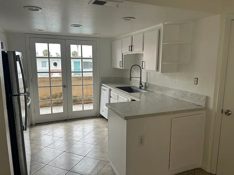 575 E St #3 — Photo 12