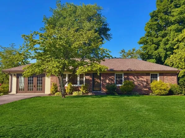 805 Fairlane Cir, Smithville, TN 37166
