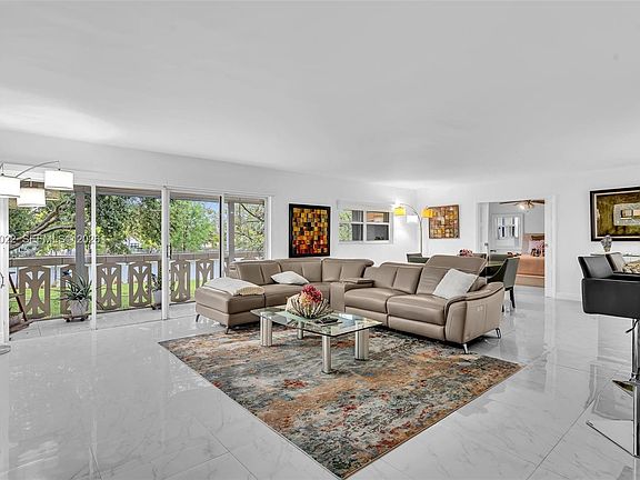 2nd image of 800 NE 195th St APT 220