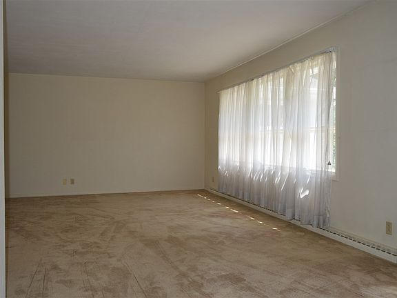 4th image of 307 Crescent Dr