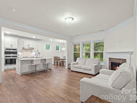 5th image of 4020 Clapton Dr