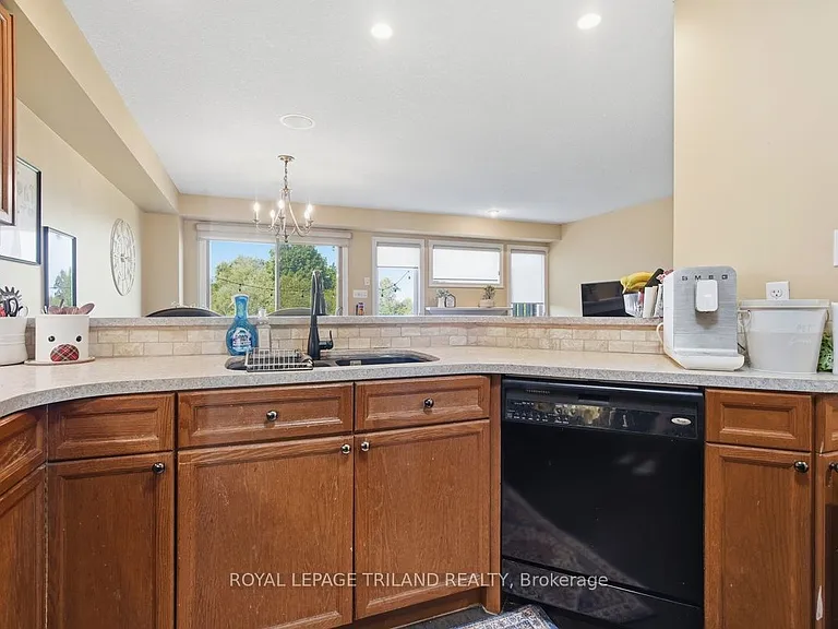 600 Hyde Park Rd #127 — Photo 16