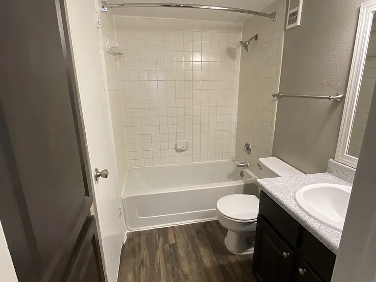 Walnut Creek Apartments — Photo 98