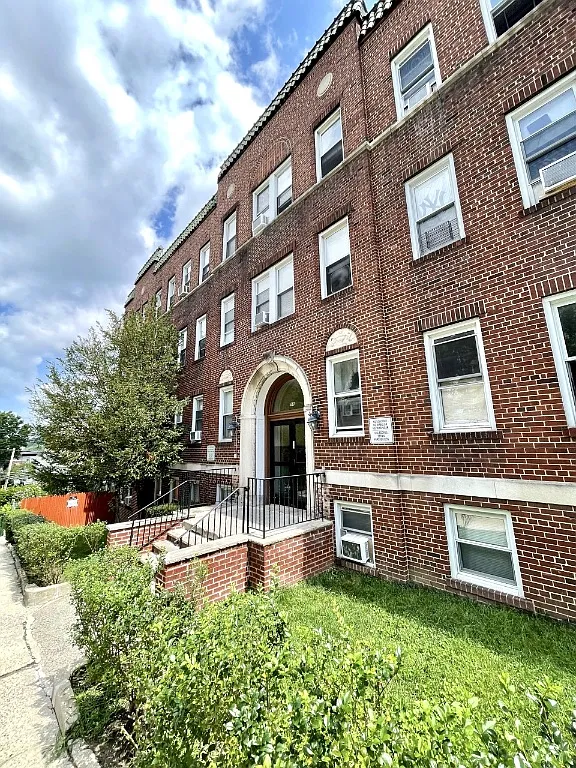1 bed, 1.0 bath, $1,700 — Photo 1