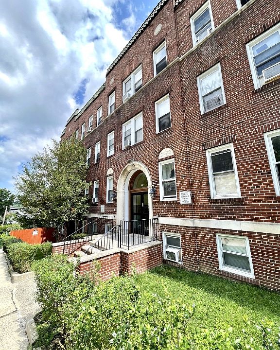 2nd image of 988 Harmon St #Ll