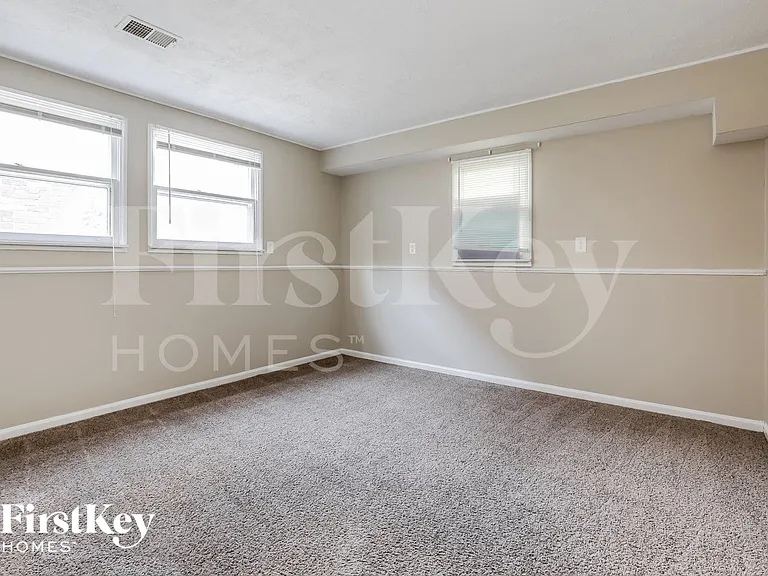 876 N Commonwealth Ave — Photo 8