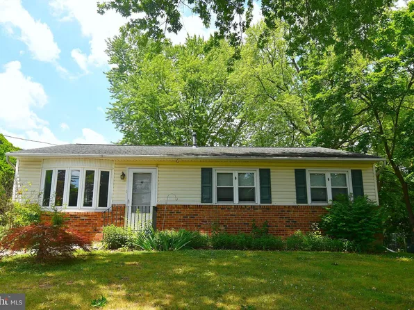 942 Mearns Rd, Warminster, PA 18974