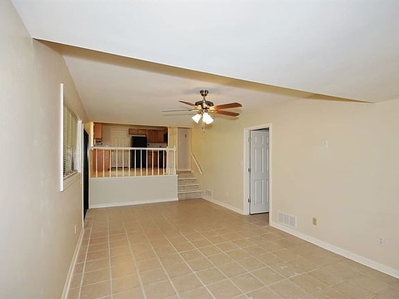 2nd image of 3218 Aspen Cir