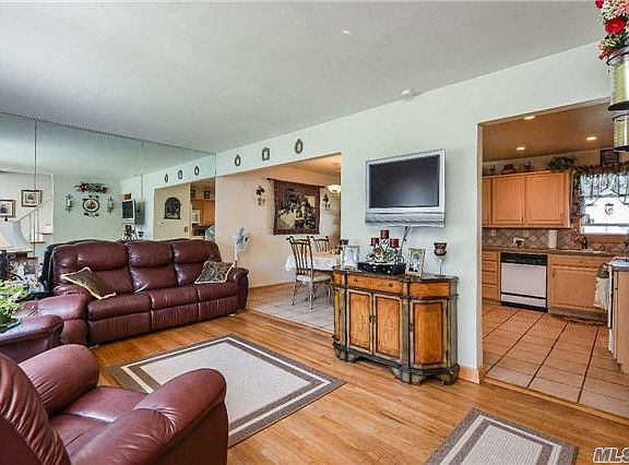 3rd image of 44 Armon Dr
