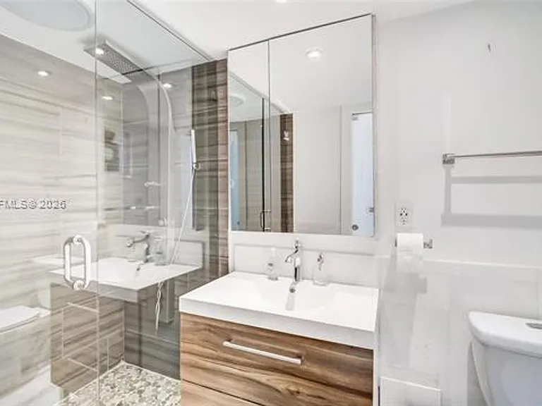 2301 Collins Avenue Cu #439 — Photo 8