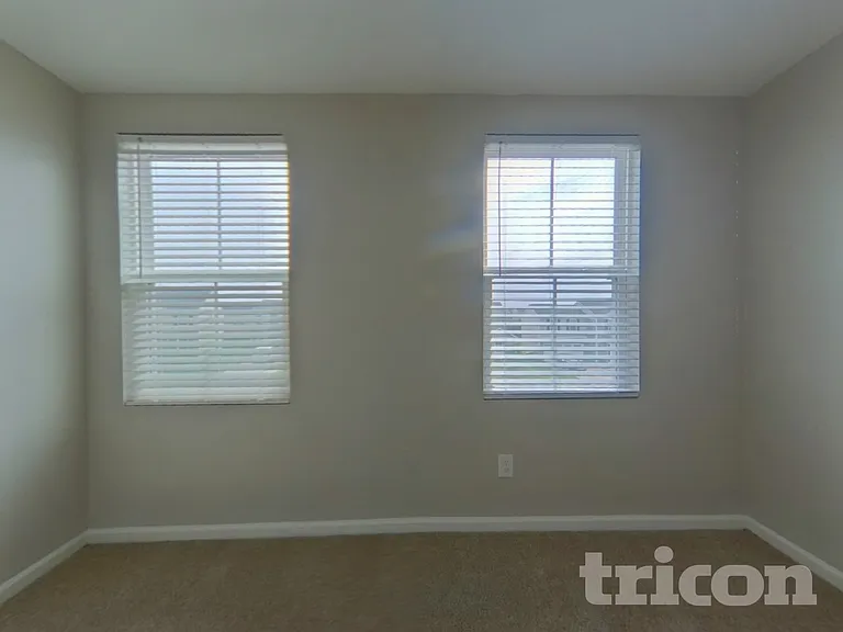 656 McCormick Ln — Photo 12