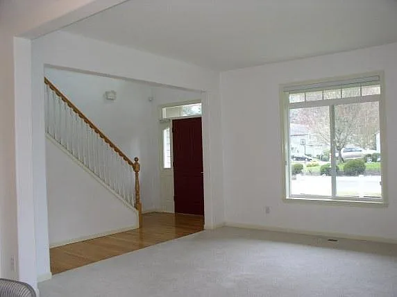 5280 Rosewood St — Photo 2