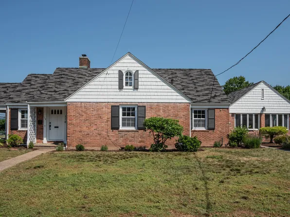 114 Bentwood Road, West Hartford, CT 06107