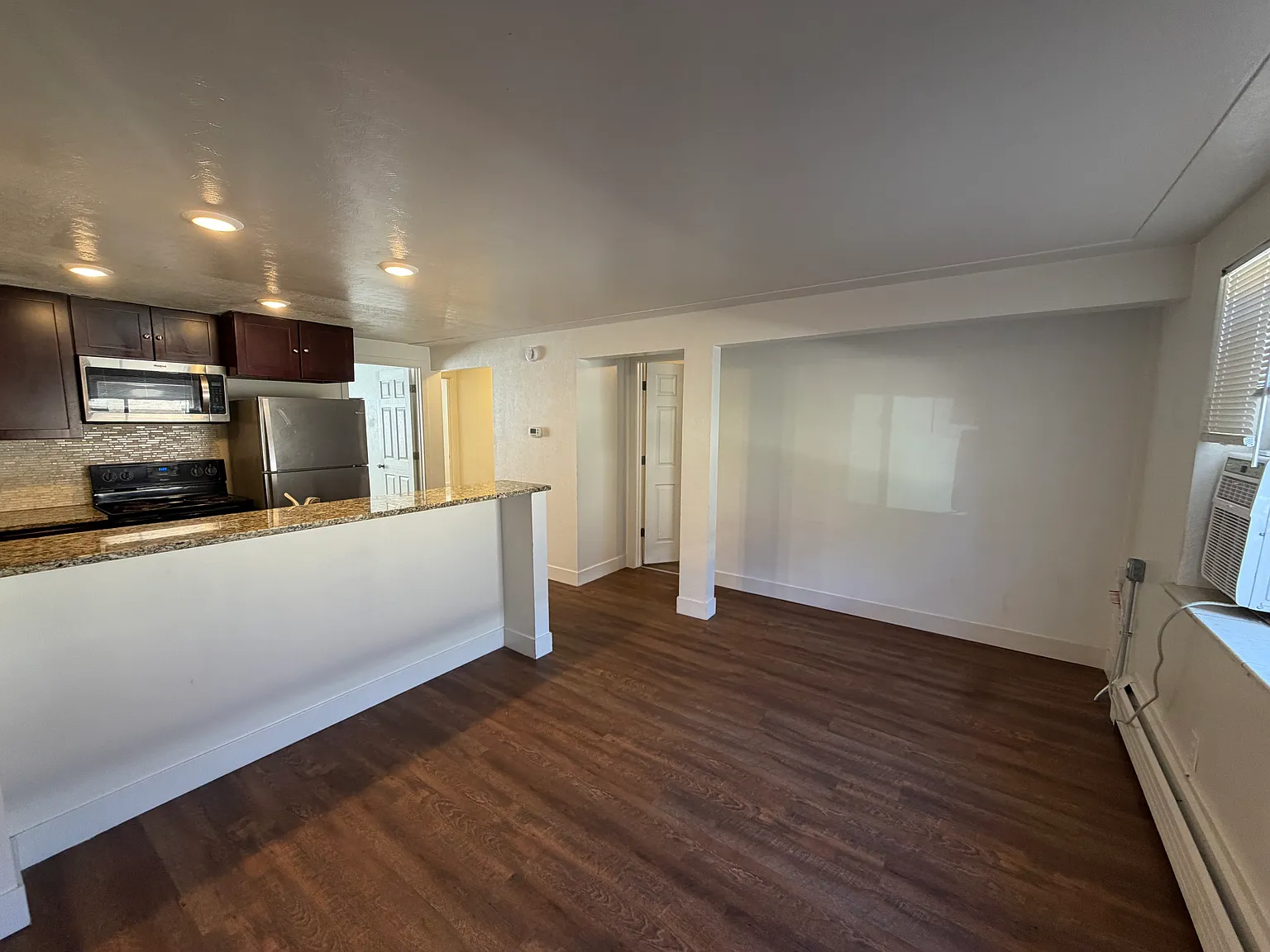 3 bed, 750 sqft, $1,650 — Photo 2