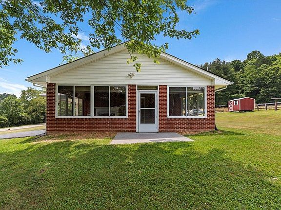 5th image of 3202 Meadowbrook Dr