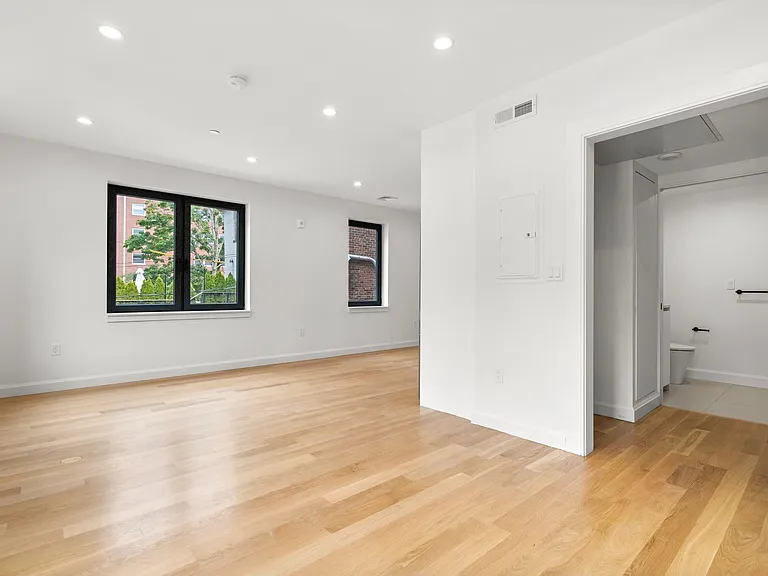 1618 Beacon St #3 — Photo 20