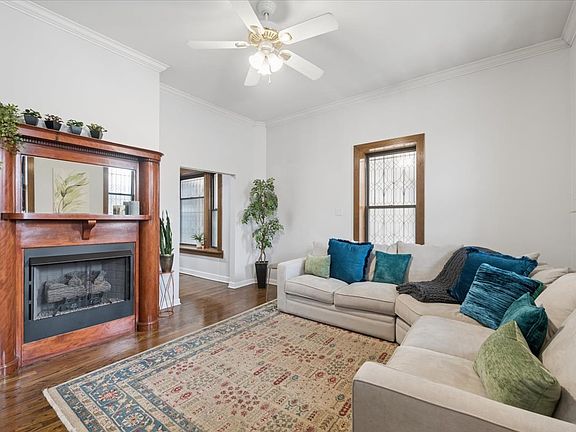 3rd image of 4028 N Sheridan Rd APT 1R