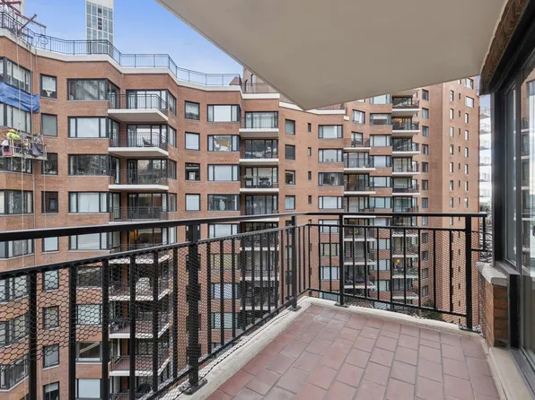 60 Sutton Place South image 8 of 20