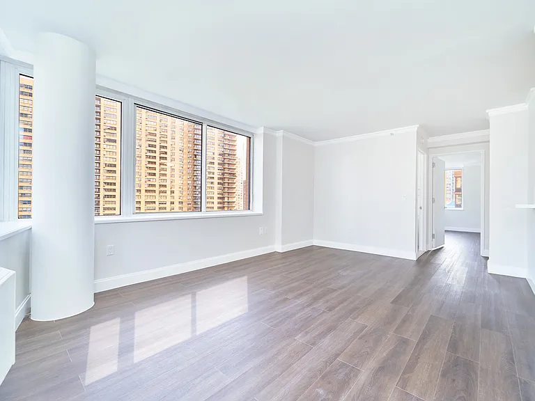 160 Riverside Blvd #11E — Photo 5