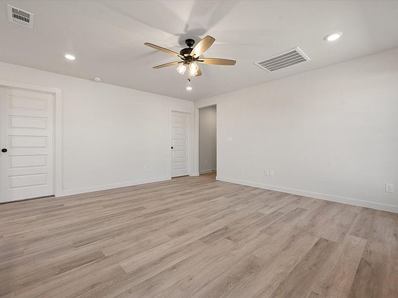 5th image of 2202 Corpus Ave