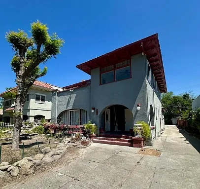 960 N Van Ness Ave #D