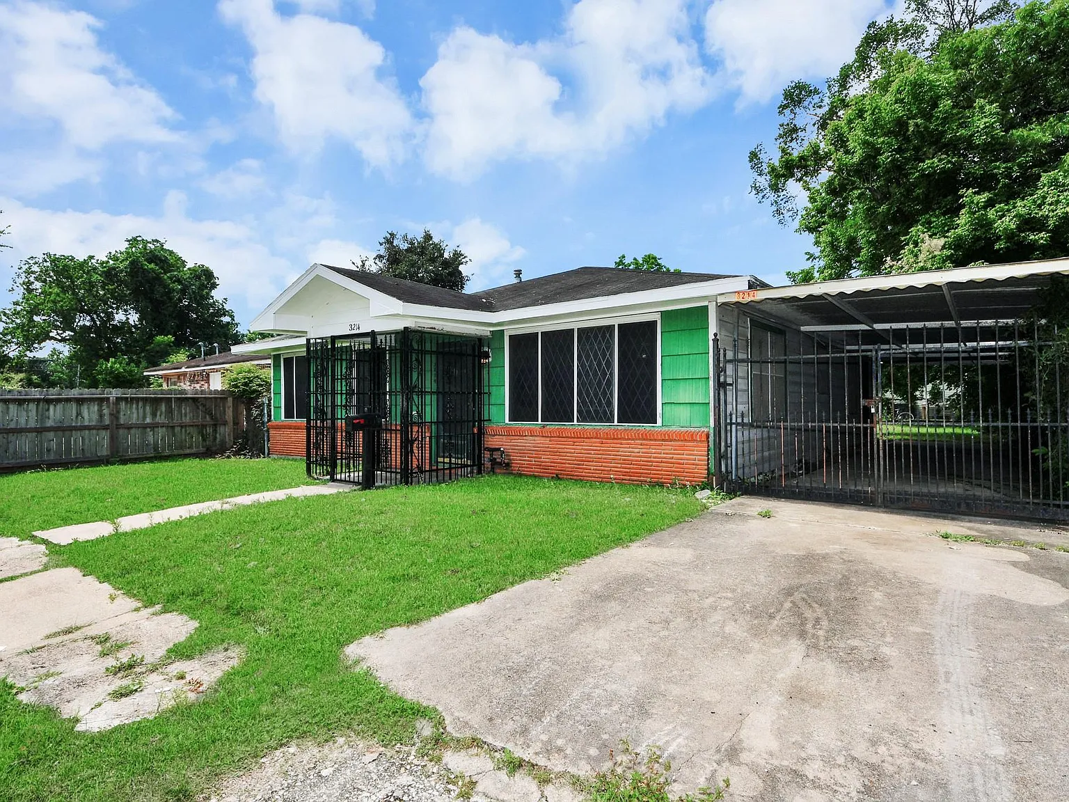 3 bed, 1.0 bath, 1472 sqft, $1,850 — Photo 2