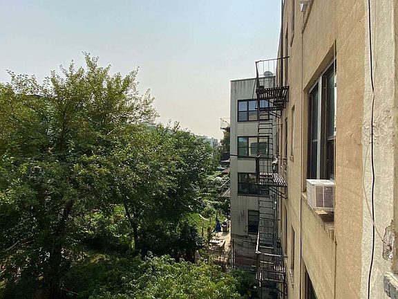 5th image of 2405 21st Ave #2