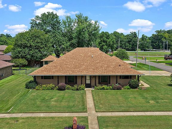 4th image of 2300 Brookhaven Dr