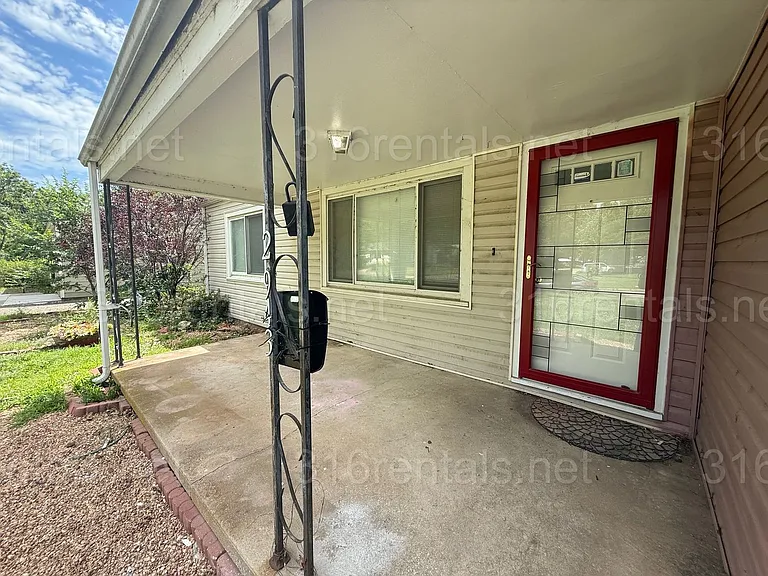 2943 S Volutsia Ave — Photo 3