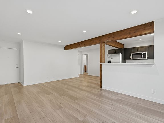 5th image of 327 Peach Ln